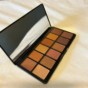 LA‎ Girl eyeshadow palette